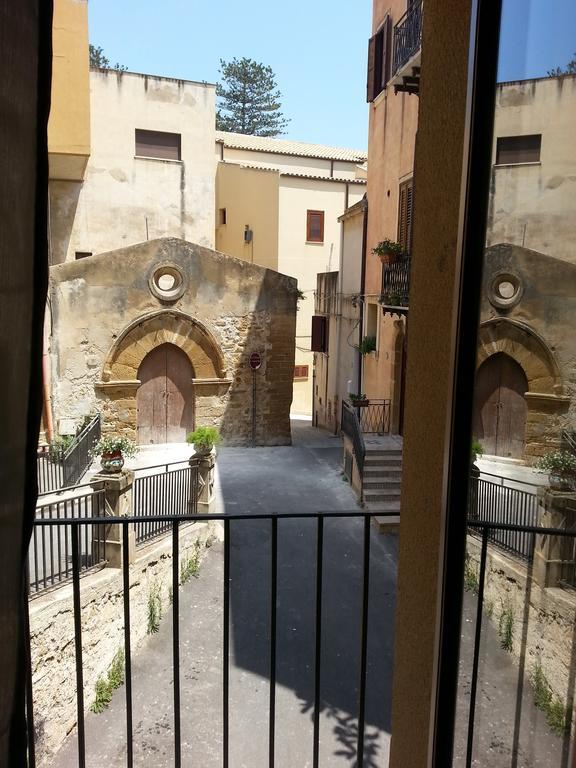 La Bifora Apartment Sciacca Bilik gambar